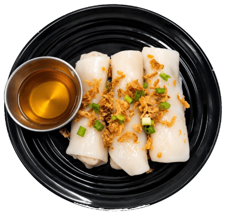 Trois bánh cuốn garnis d'oignons frits et sauce